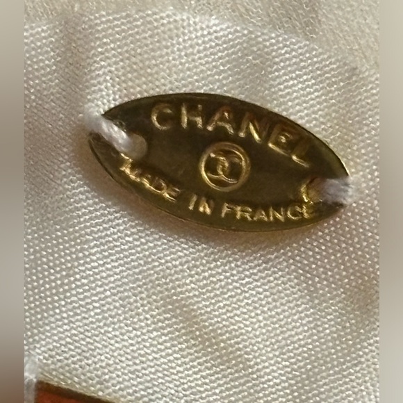 Authentic. CHANEL Broocb - Picture 4 of 13